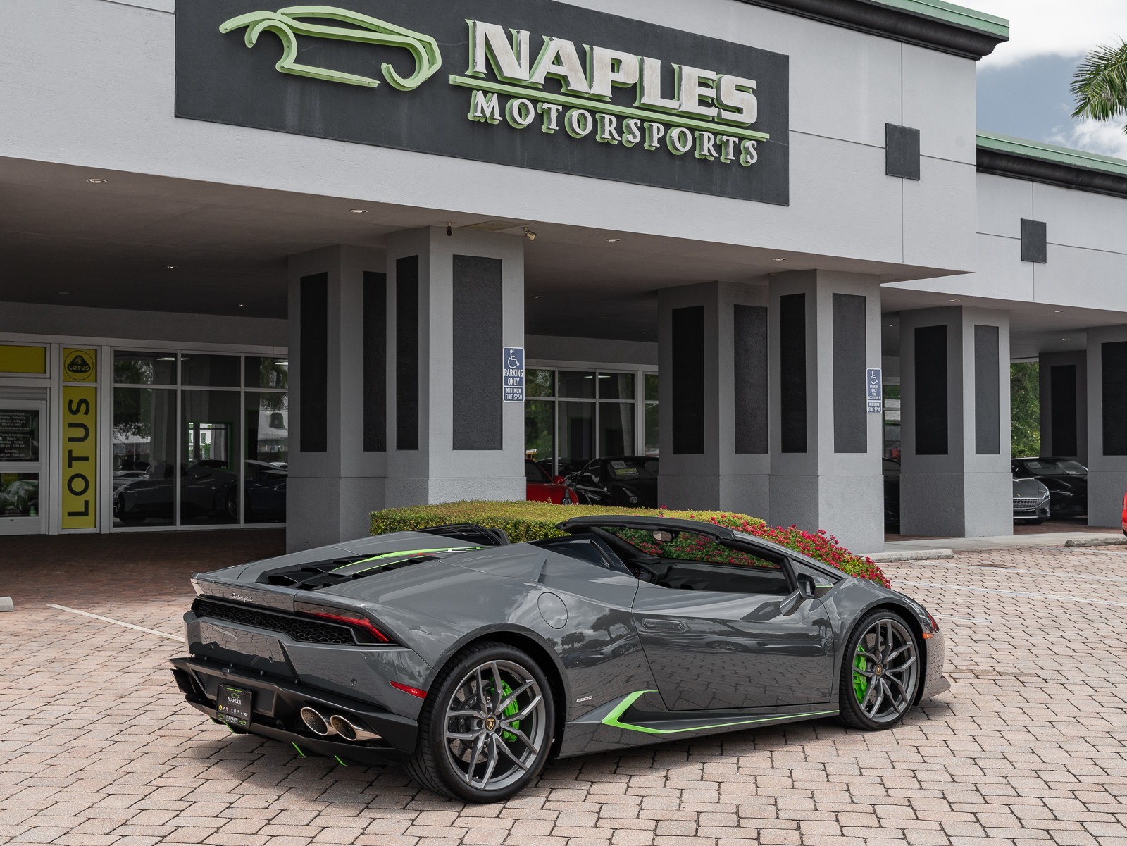 2016 Lamborghini Huracan LP 610-4 Spyder photo 30