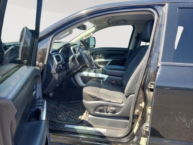 2017 Nissan Titan SV photo 9