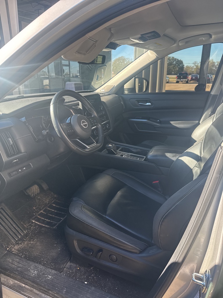 2023 Nissan Pathfinder SL photo 4