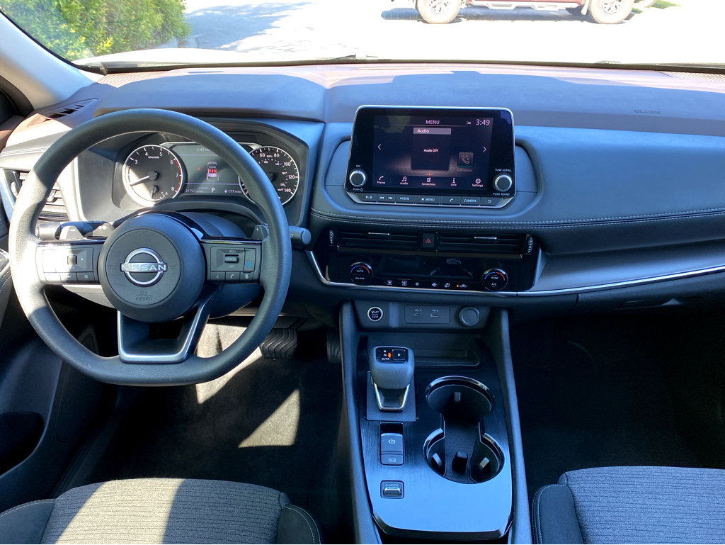 2023 Nissan Rogue SV photo 4