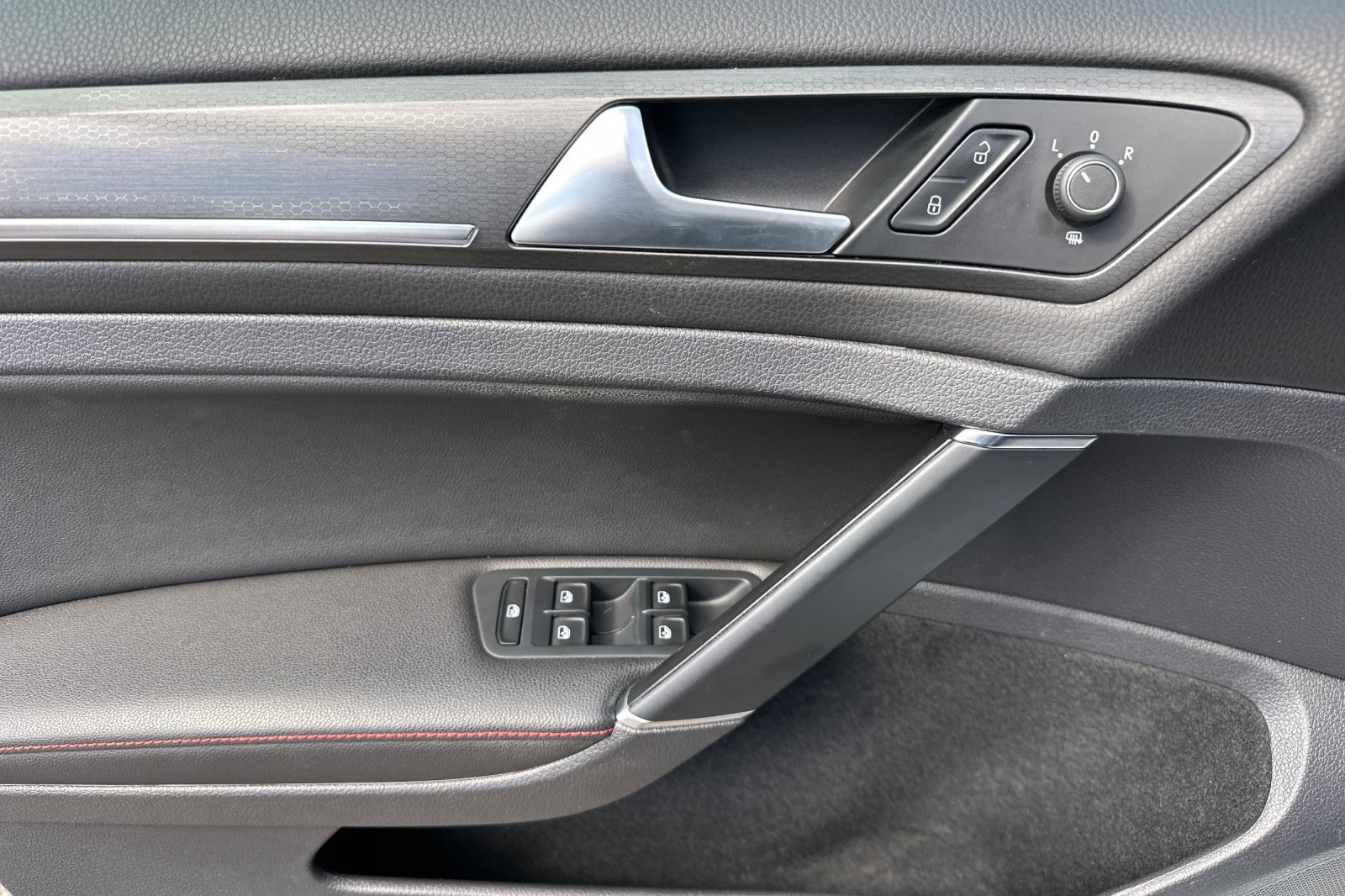 2019 Volkswagen Golf GTI SE photo 11