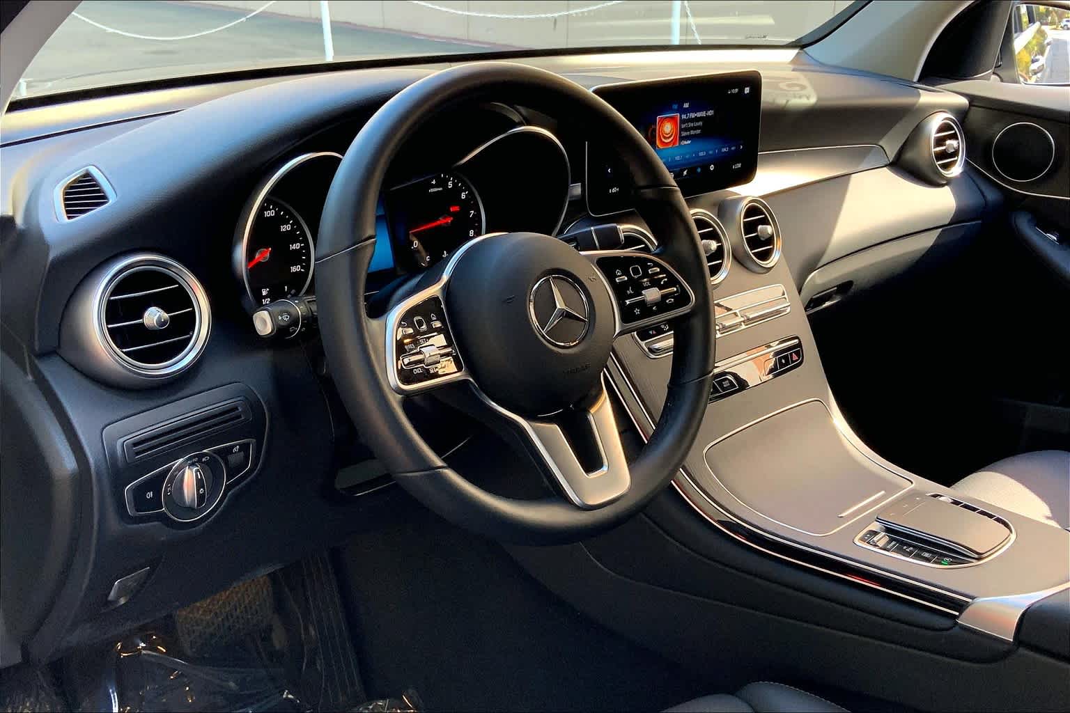 2022 Mercedes Benz GLC 300 photo 16