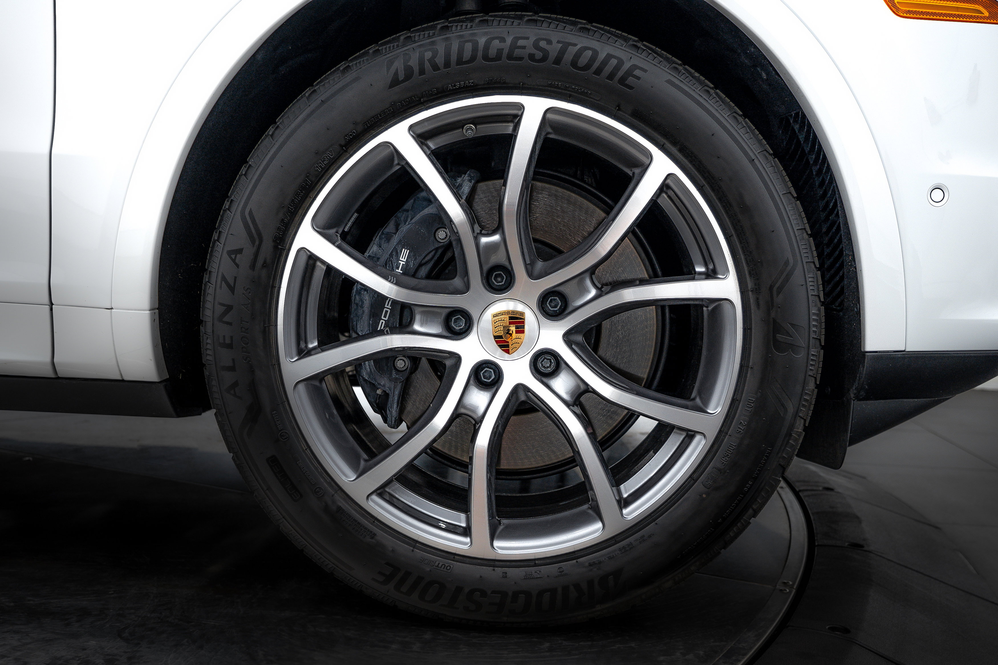 2025 Porsche Cayenne photo 10