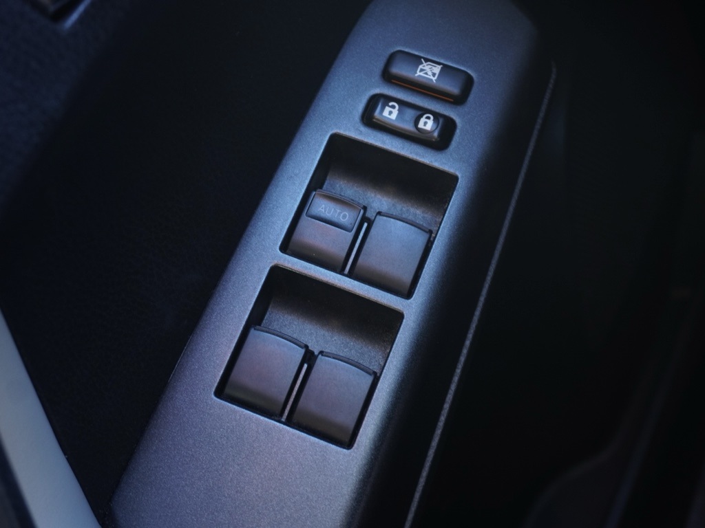 2018 Toyota RAV4 Hybrid XLE photo 13