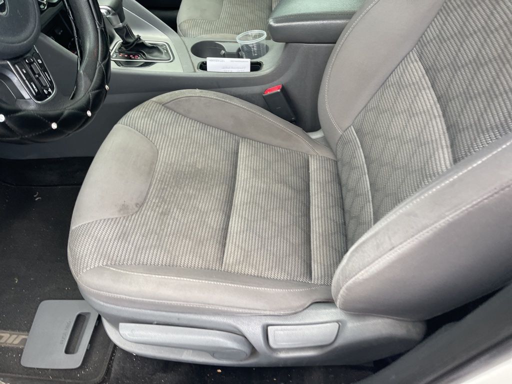 2017 Kia Niro LX photo 14