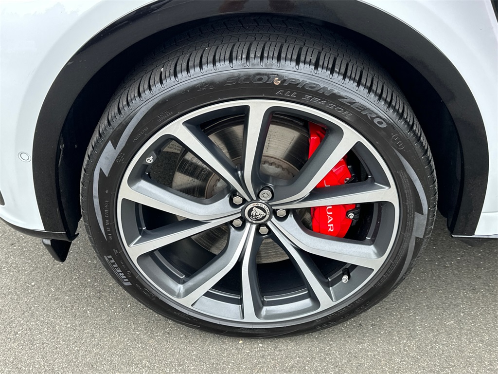 2024 Jaguar F-PACE SVR photo 8