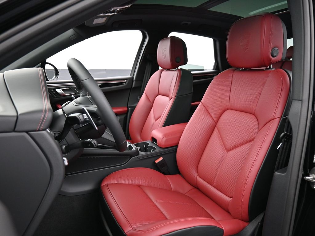 2026 Porsche Macan T photo 4