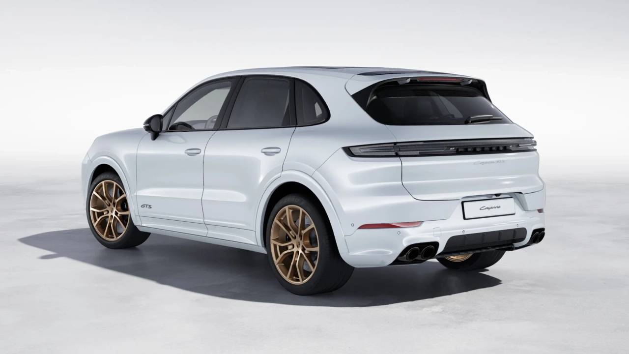 2025 Porsche Cayenne GTS photo 2