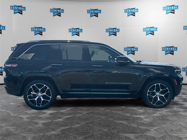 2022 Jeep Grand Cherokee Summit photo 5