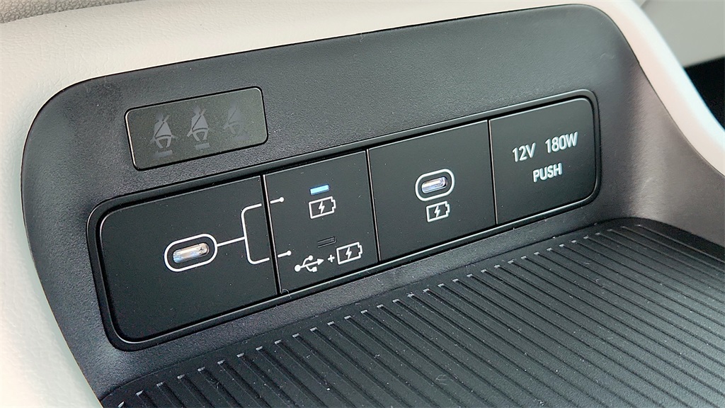 2025 Hyundai Kona SEL photo 15