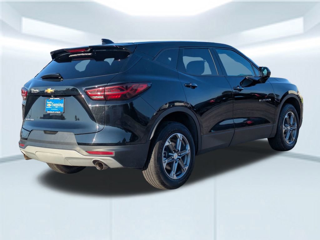 2023 Chevrolet Blazer 2LT photo 2