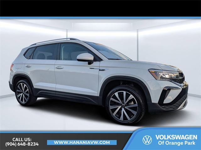2024 Volkswagen Taos SE's photo