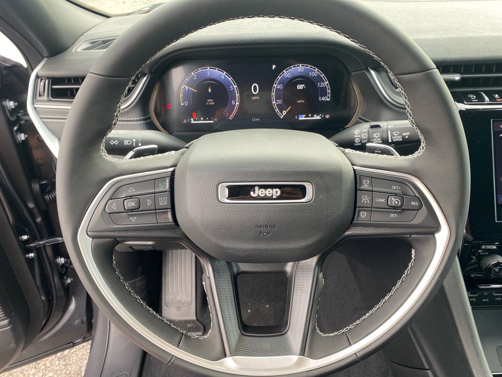 2025 Jeep Grand Cherokee Laredo X photo 2
