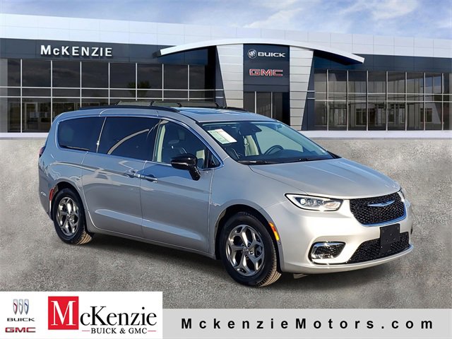 2024 Chrysler Pacifica Limited's photo
