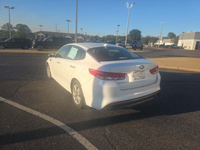 2016 Kia Optima LX photo 3