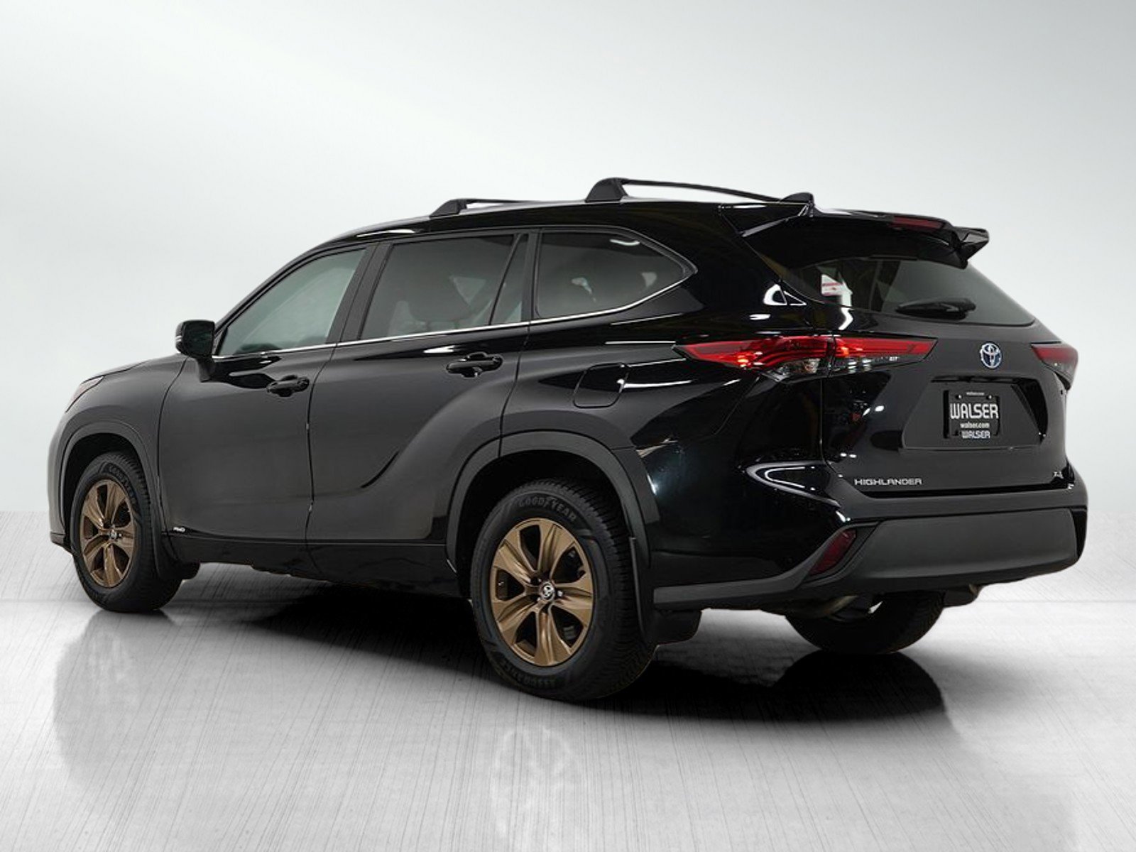 2023 Toyota Highlander Hybrid Bronze Edition photo 3
