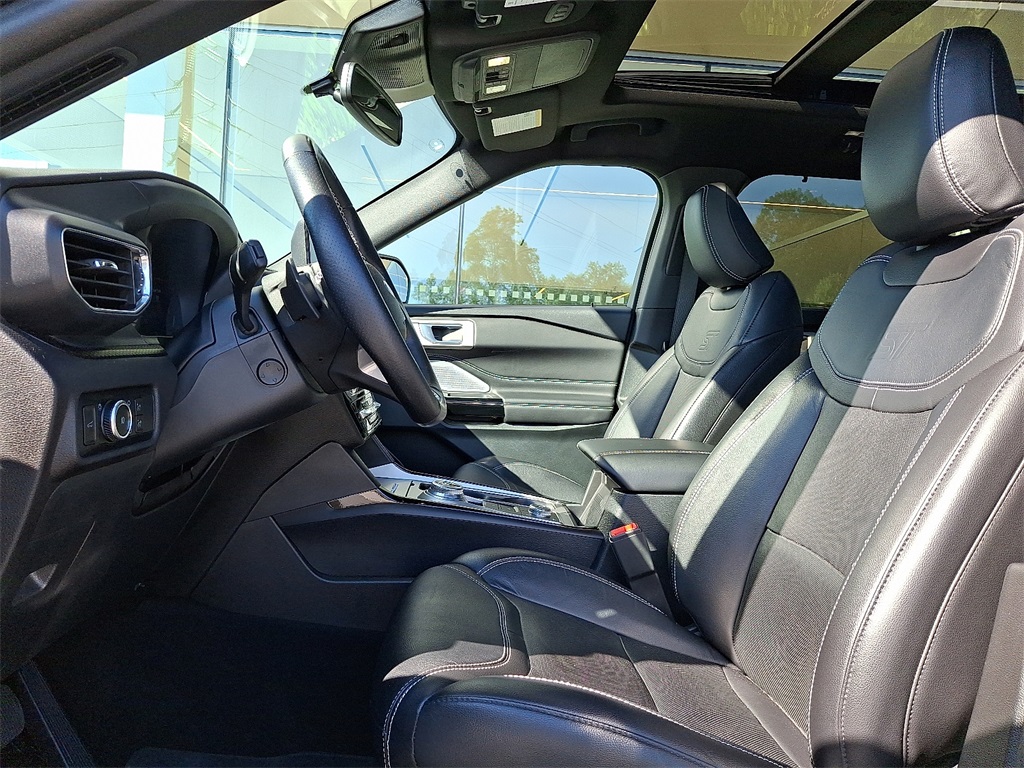 2023 Ford Explorer ST photo 12