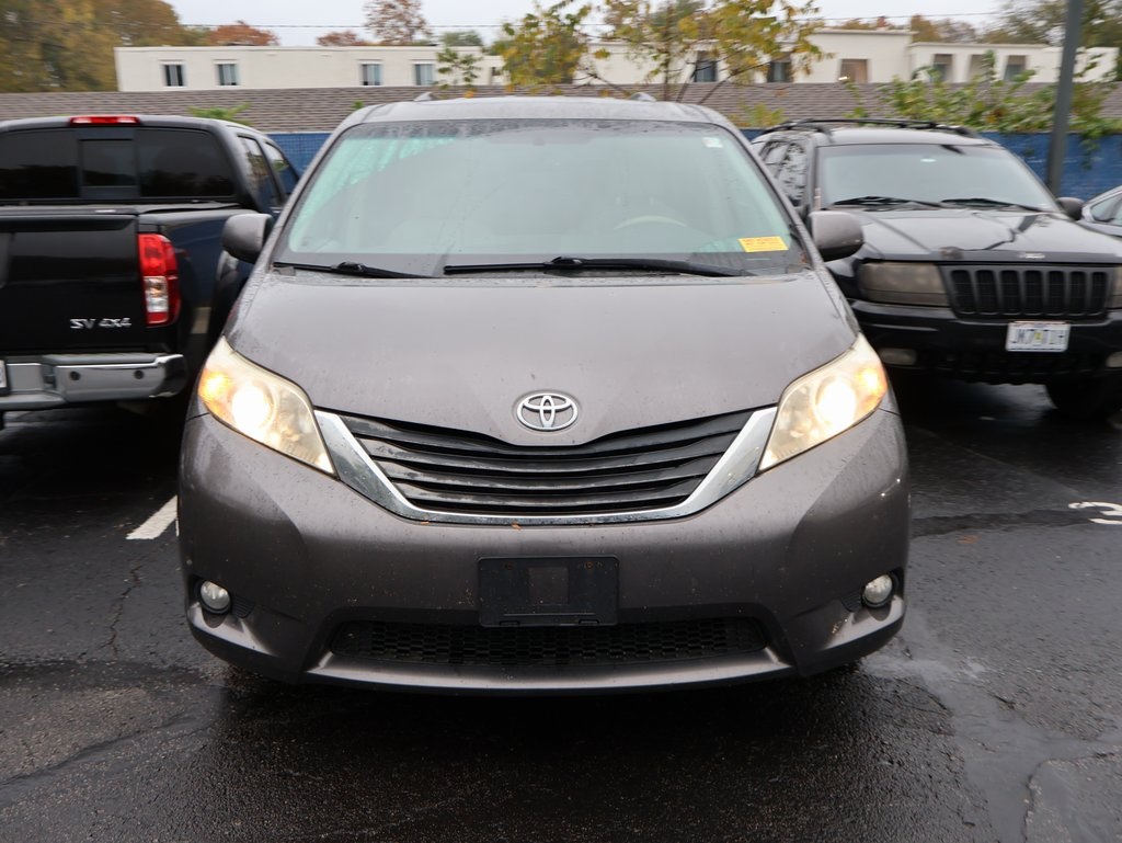 Used 2011 Toyota Sienna XLE with VIN 5TDYK3DC6BS096686 for sale in Kansas City