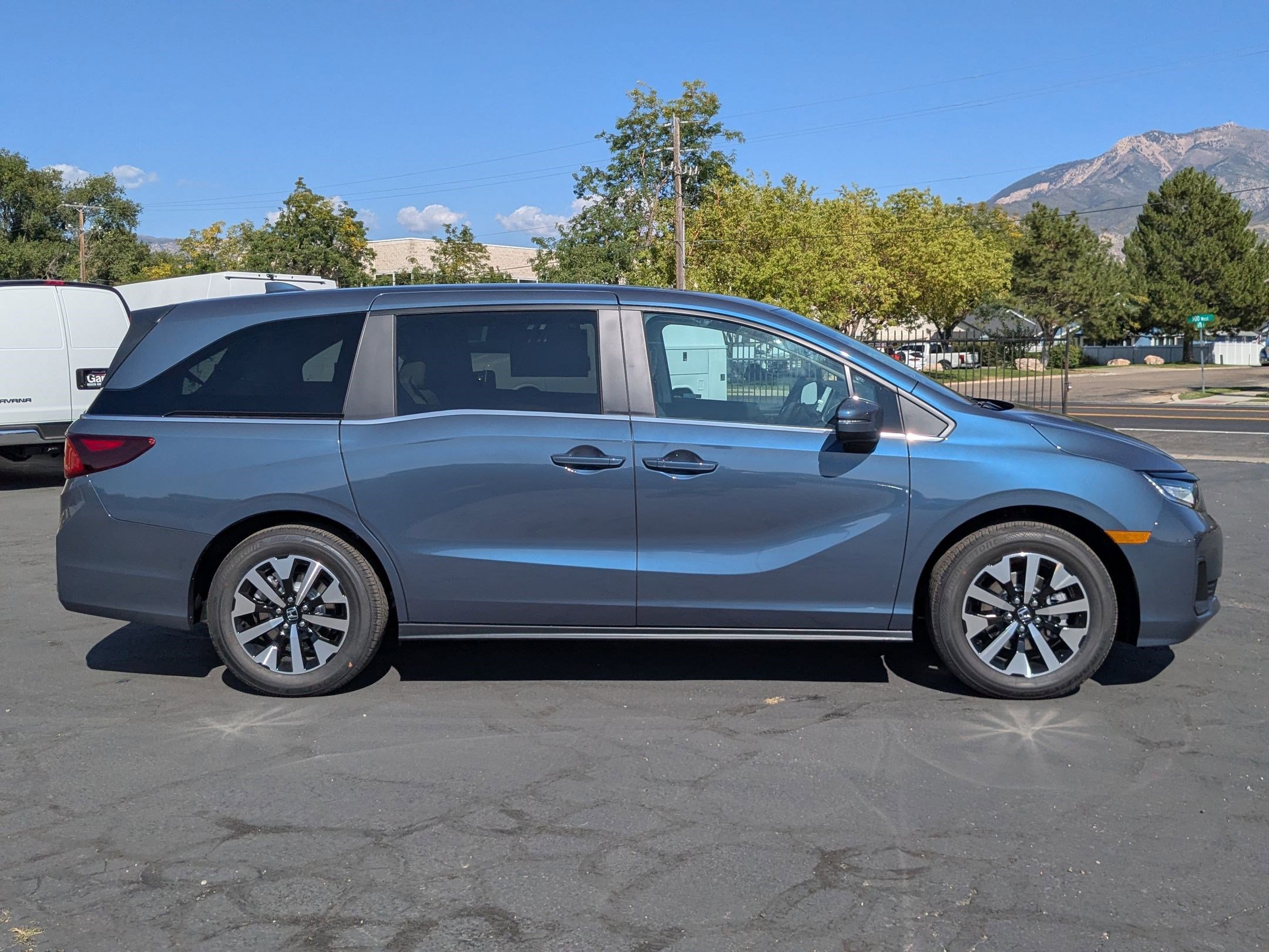 2026 Honda Odyssey EX-L photo 3