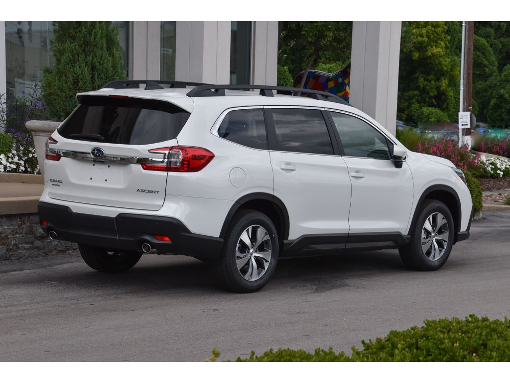 2025 Subaru Ascent Premium photo 3