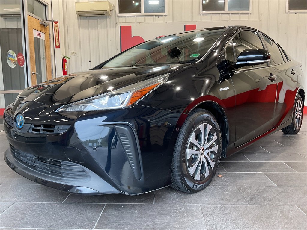 2019 Toyota Prius LE photo 2