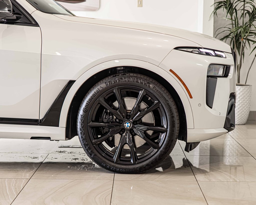 2025 BMW X7 - Image 10