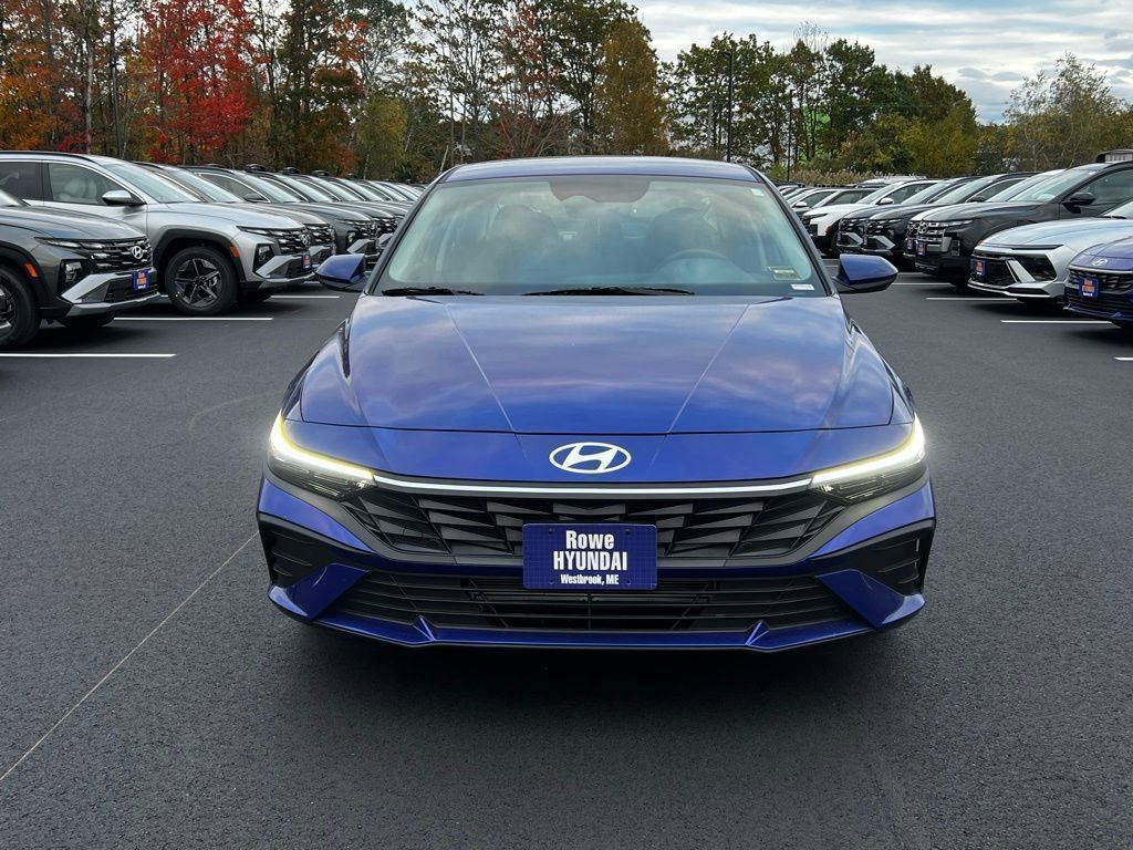 2025 Hyundai Elantra SE photo 2