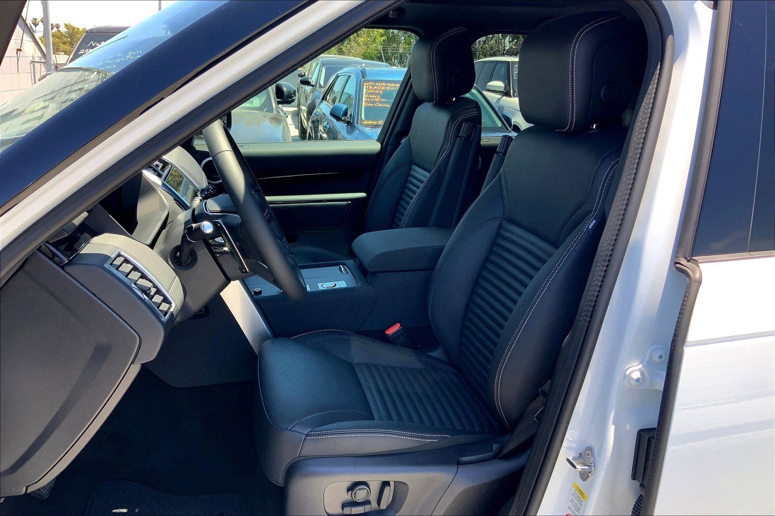 2025 Land Rover Discovery S photo 4