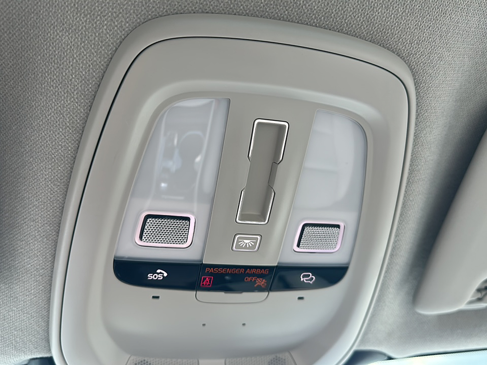 2023 Volvo XC40 Plus photo 23