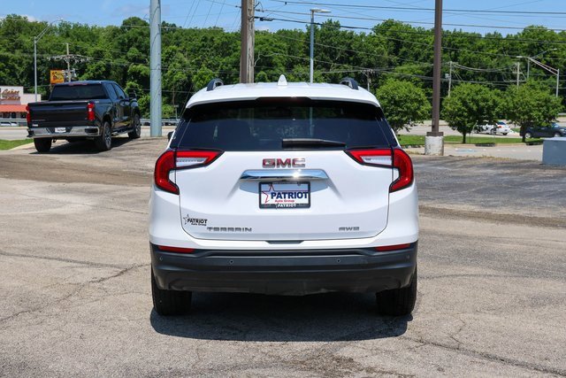 Used 2023 Summit White GMC SLE image 5