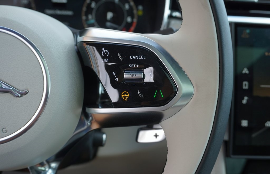 2026 JAGUAR F-PACE - Image 17