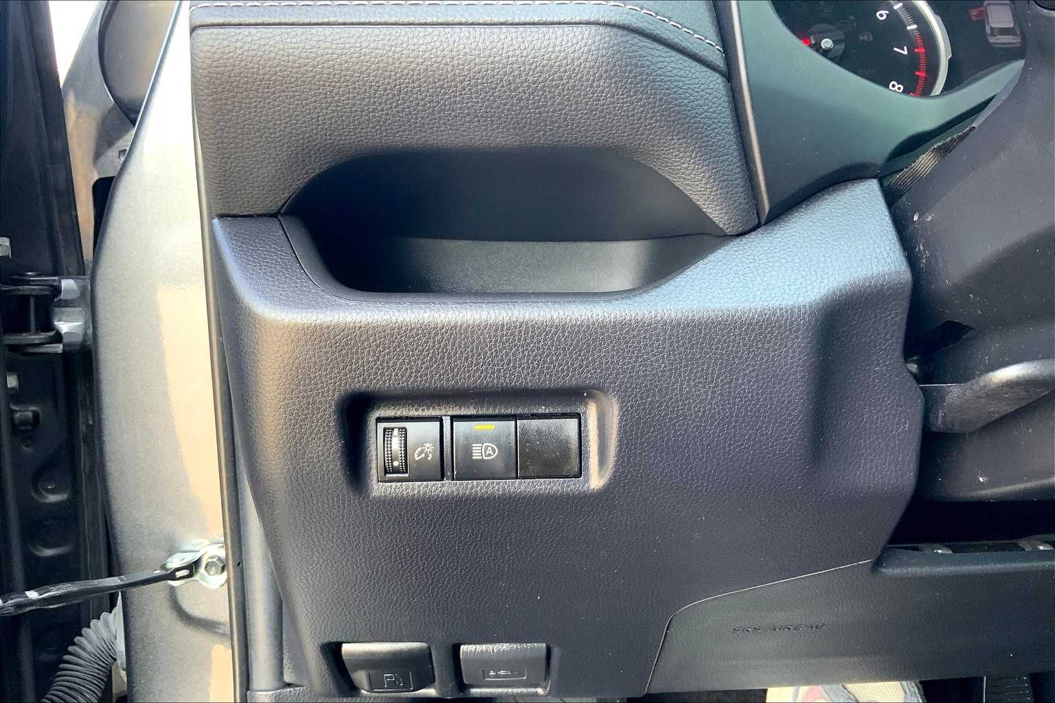 2021 Toyota RAV4 LE photo 34
