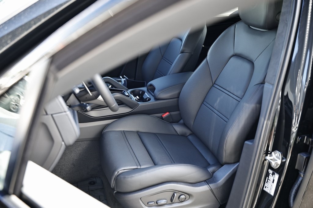 2026 Porsche Cayenne GTS Coupe photo 4