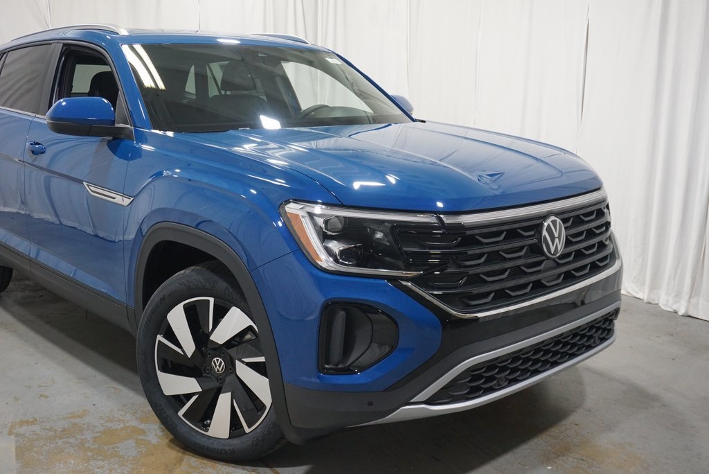 2025 Volkswagen Atlas Cross Sport SE Technology photo 3