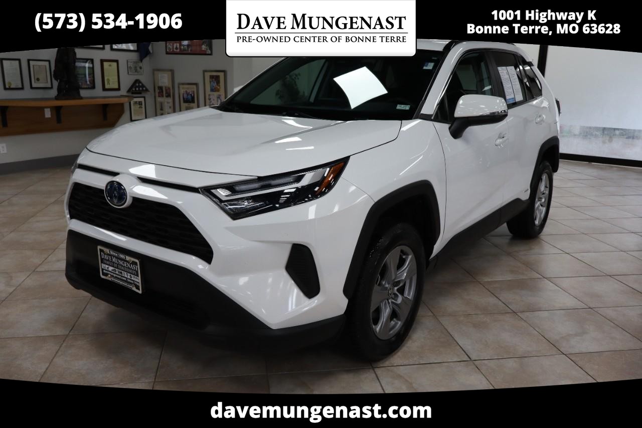 2023 Toyota RAV4 XLE's photo