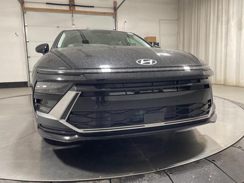 2026 Hyundai Sonata SEL Sport photo 2