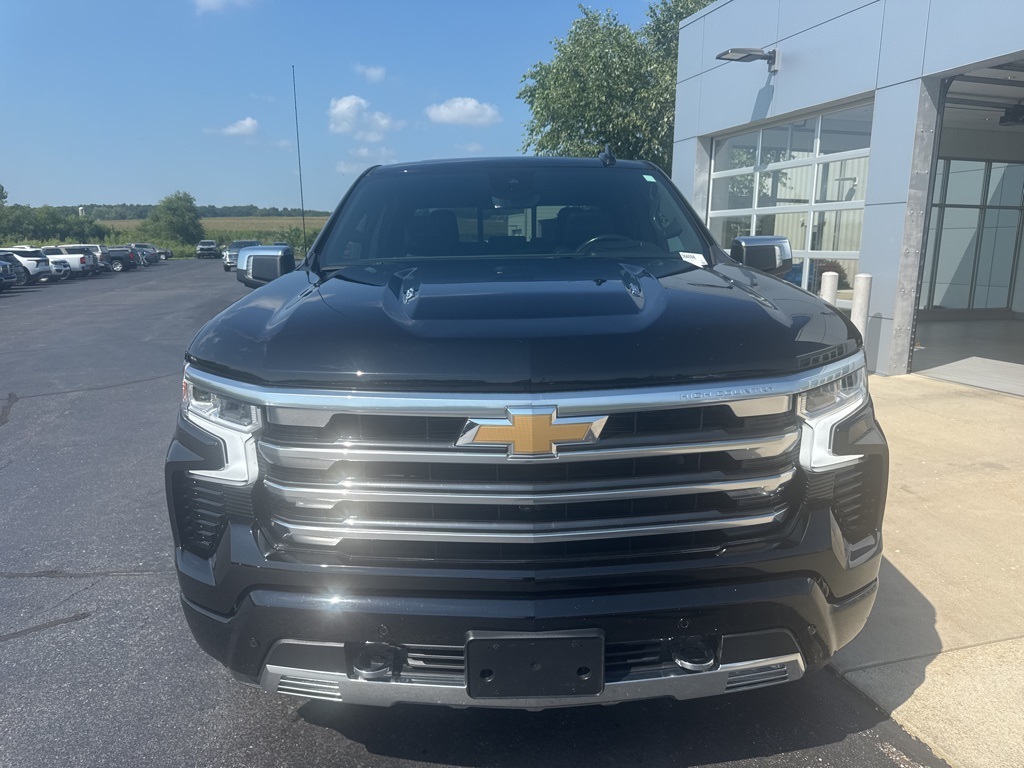 2024 Chevrolet Silverado 1500 High Country photo 2