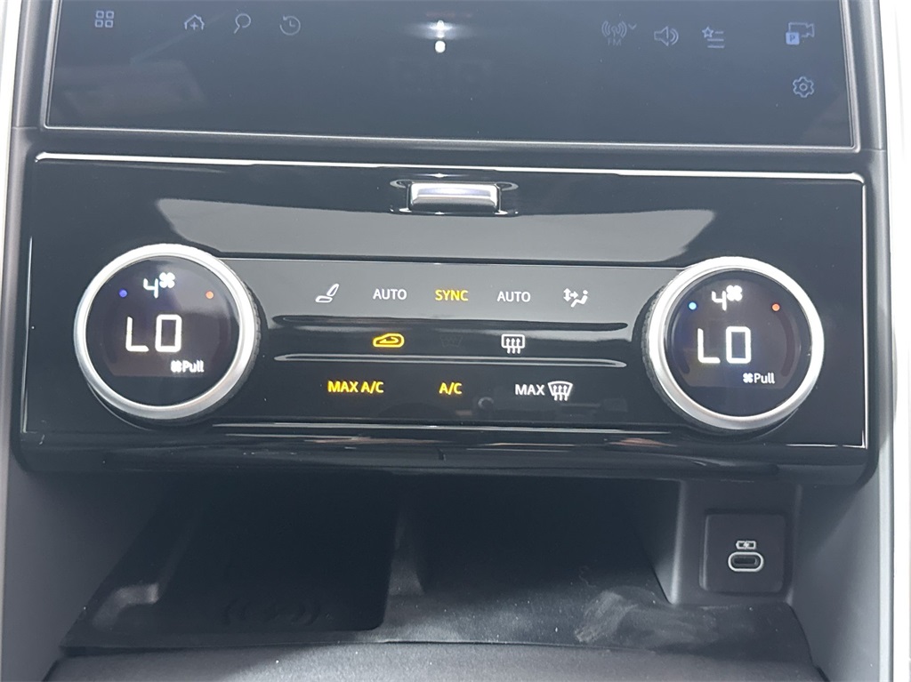 2025 Land Rover Discovery S photo 15