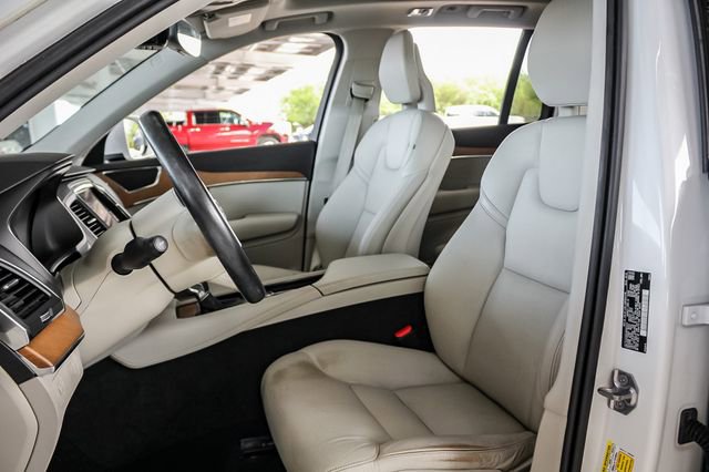 2021 Volvo XC90 Momentum photo 10