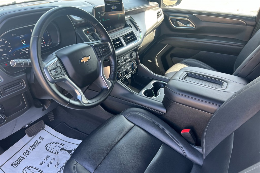 2023 Chevrolet Suburban LT photo 3