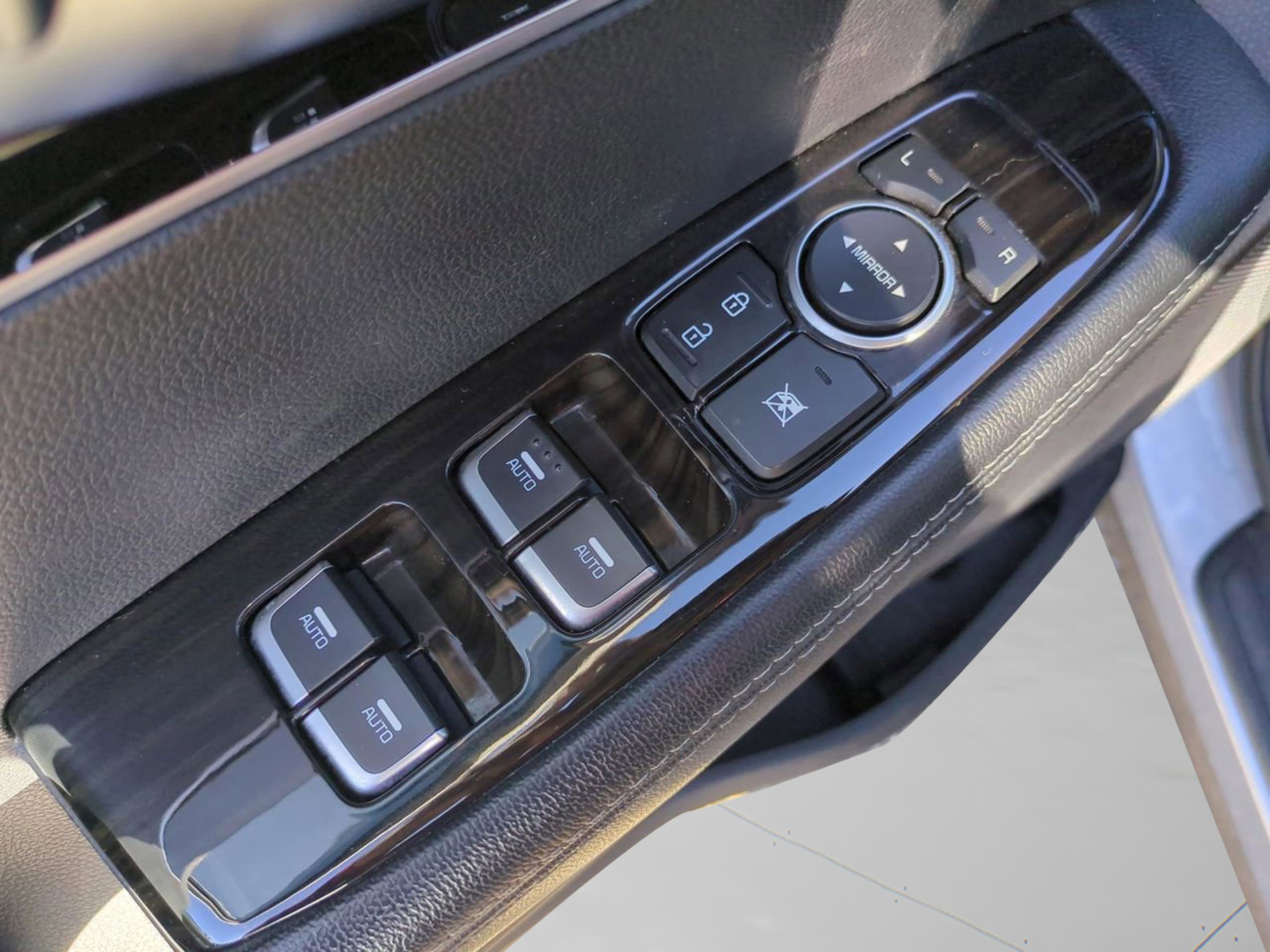 2020 Kia Sorento LX photo 23