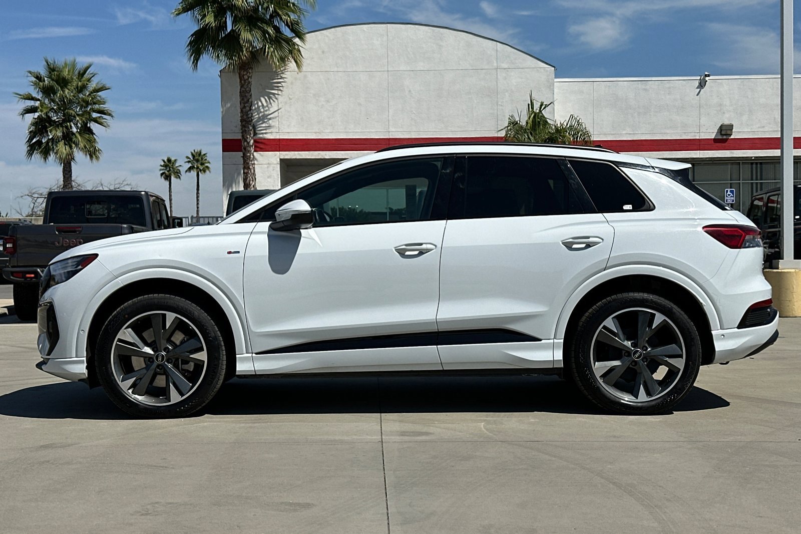 2023 Audi Q4 50 E-tron Prestige photo 2