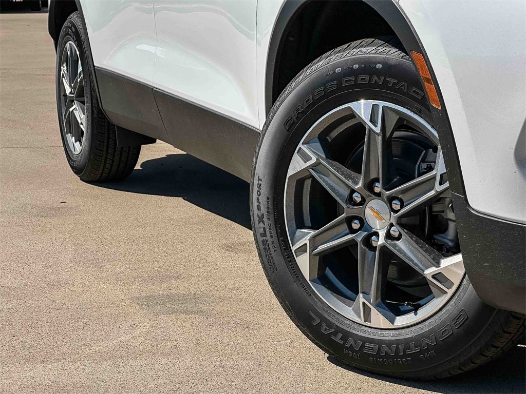 2025 Chevrolet Blazer 2LT photo 3