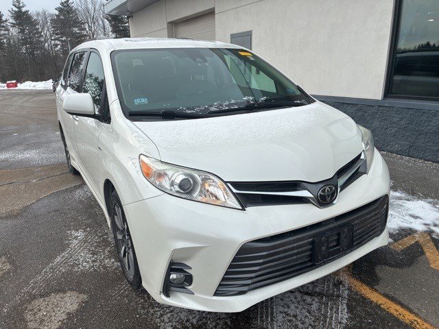 2018 Toyota Sienna XLE Premium's photo