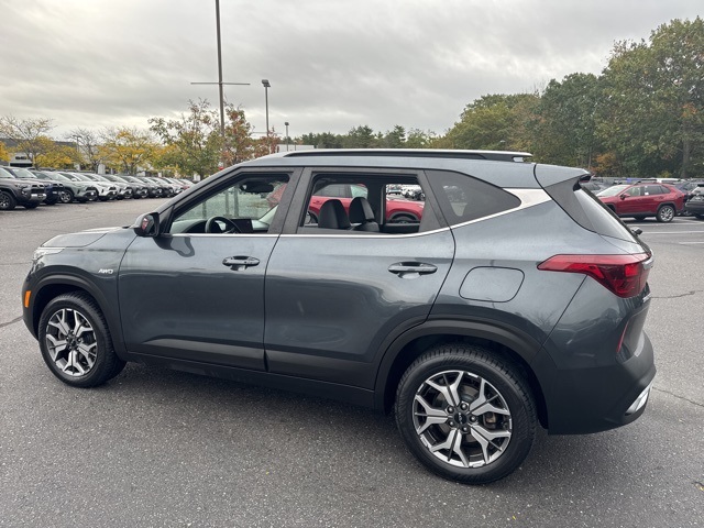 2022 Kia Seltos EX photo 3