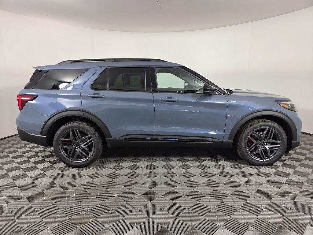 2025 Ford Explorer ST-Line photo 9