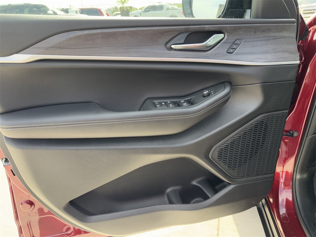 2025 Jeep Grand Cherokee Limited photo 11