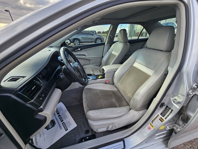 2012 Toyota Camry Hybrid XLE photo 16
