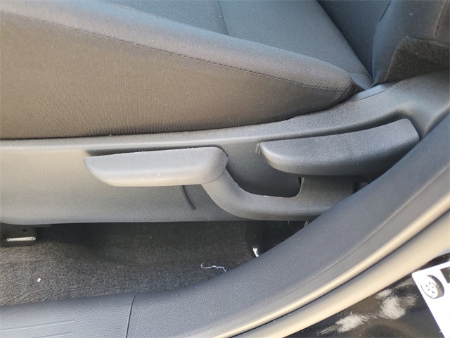 2025 Nissan Kicks Play S photo 12