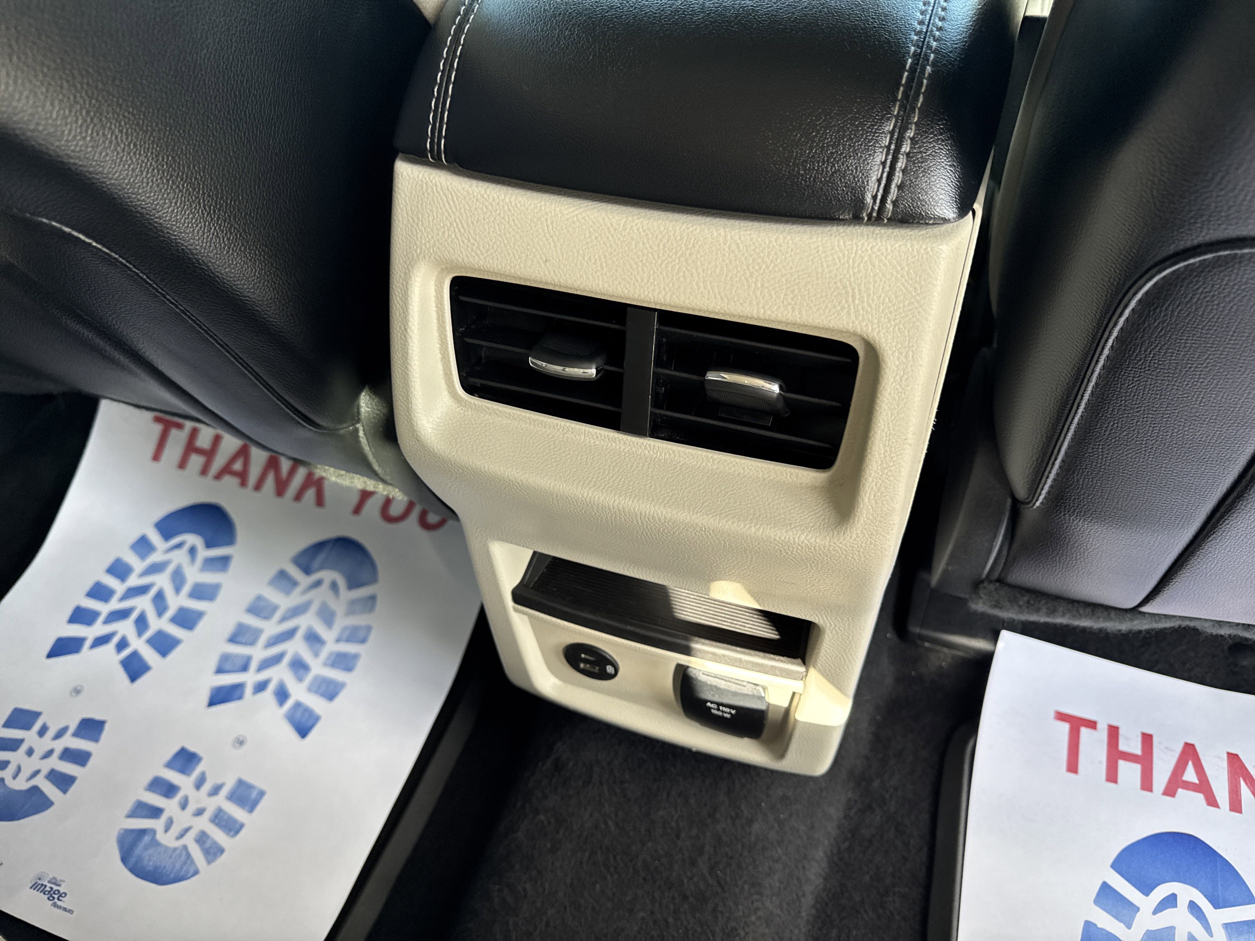 2022 Ford Edge Titanium photo 2
